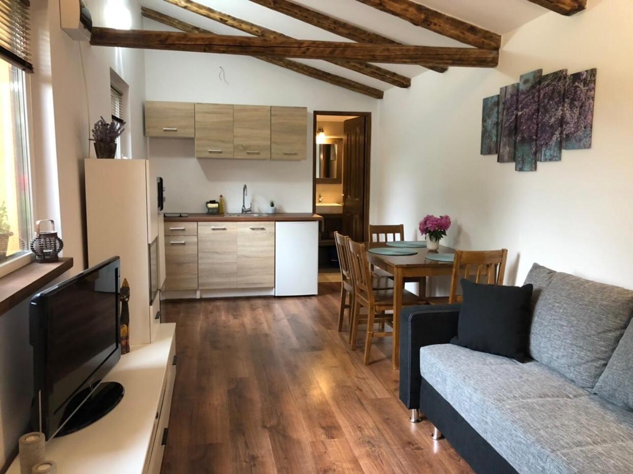 Tulipan Apartman Егер Екстериор снимка