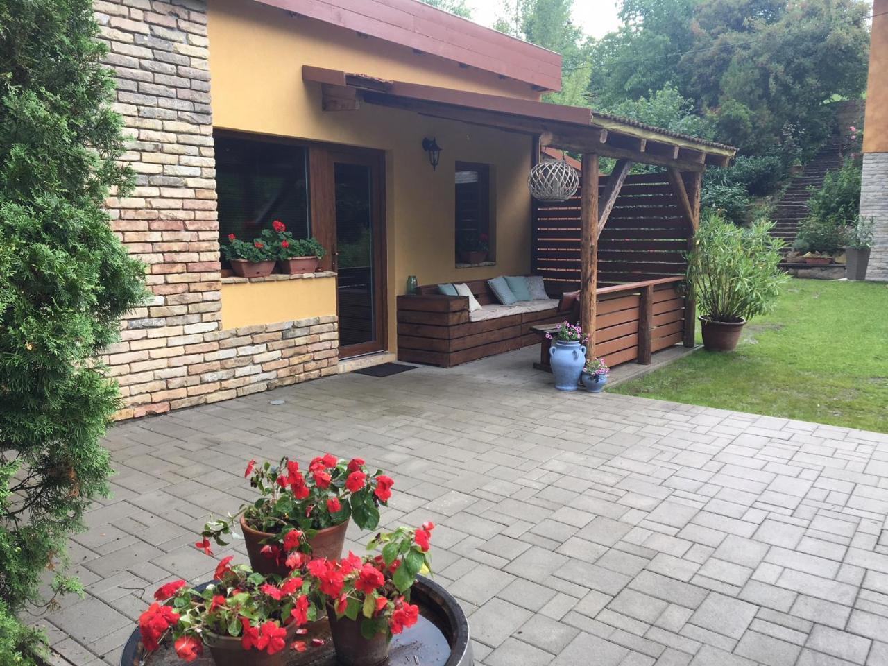 Tulipan Apartman Егер Екстериор снимка